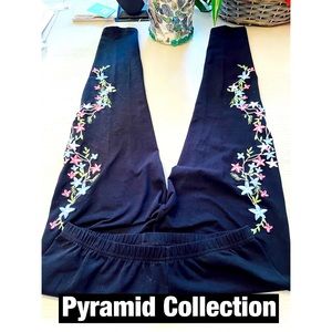 The‎ Pyramid Collection, Black Embroidered Tights Sz M
